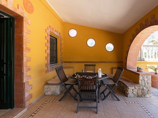 Veranda  und Esstisch