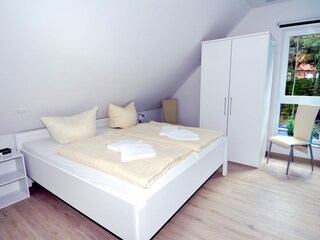 Schlafzimmer 2