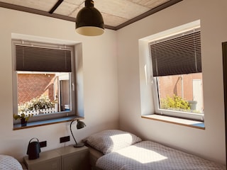 Schlafzimmer 4