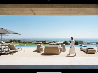 Der Pool Bereich mit Designer Möbel