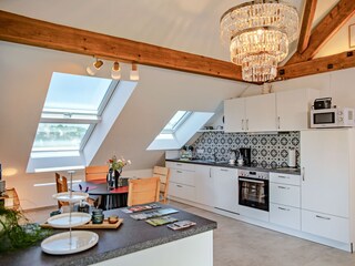 Blick Küche und Essbereich