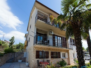 Apartment Malinska Außenaufnahme 3