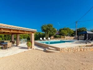 Gorgeous villa in Malinska with private pool - Nenadići - image1