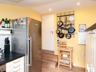 Küche mit Treppe zum Flur