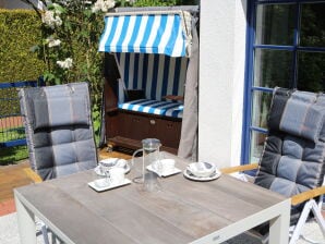 Ferienwohnung Ankerplatz 32 - Terrasse mit Strandkorb und Sauna