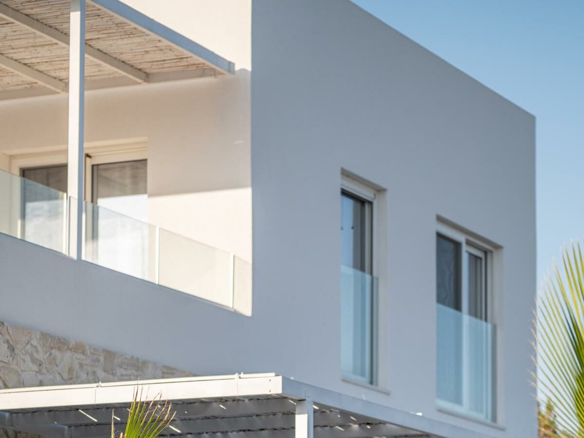 Balkon mit Ausblick auf das Meer