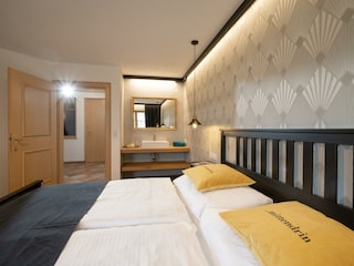 Doppelzimmer mit Waschtisch