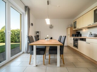 Essbereich mit offener Küche