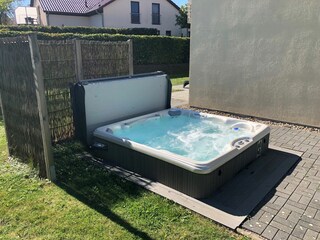gemeinschaftlich genutzter Außen Whirlpool