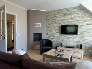 gemütliche TV Ecke mit Gaskamin