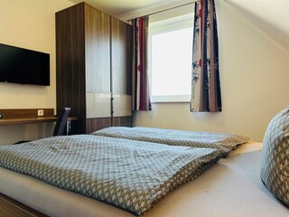 Beide Schlafzimmer mit TV