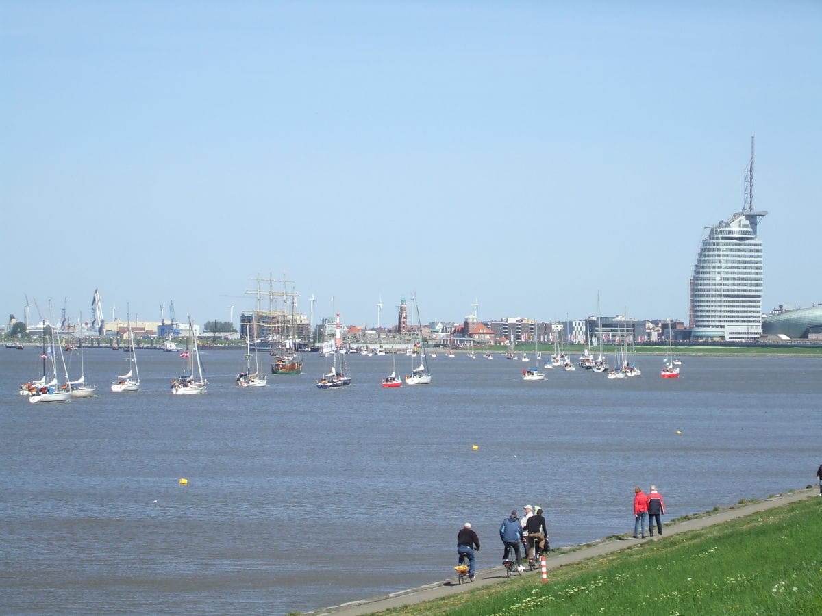 Skyline von Bremerhaven vom Deich aus gesehen