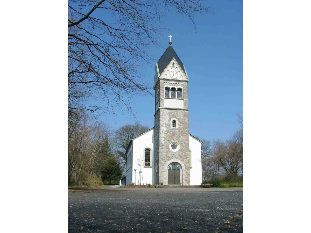 4-Kirche Schoeneberg vorne2