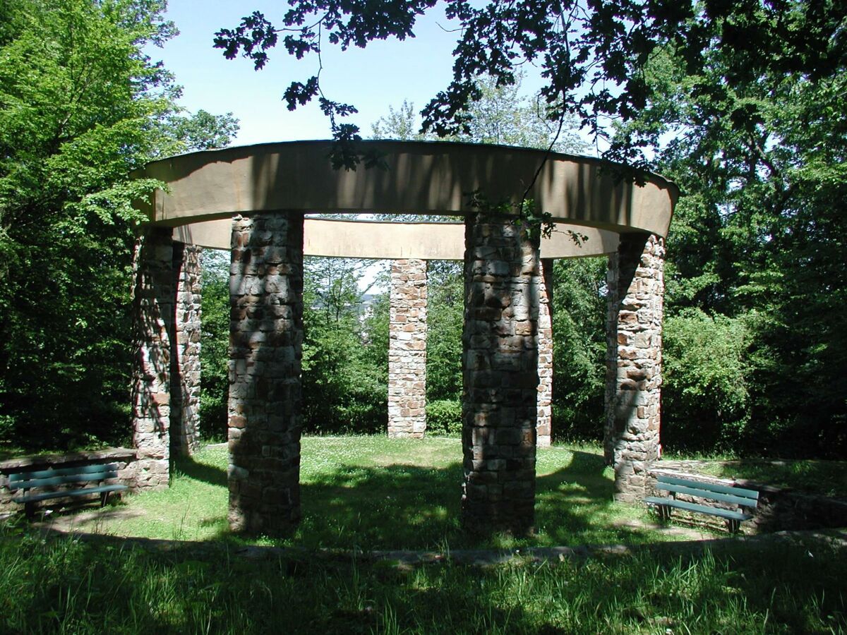 4-Ehrendenkmal 2