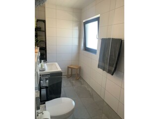 Fenster und Handtuchhalter