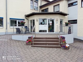 Eingang Hotel mit Rollstuhlzugang