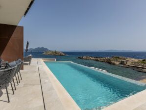 Villa Riviera by the sea with pool