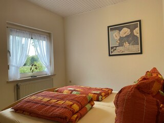 Schlafzimmer mit Fenster