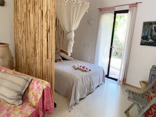 bedroom / 2 beds one king size