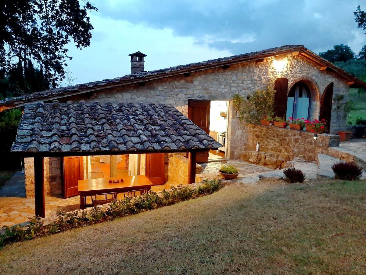 Ferienhaus Capannino - Außenansicht mit Terrasse