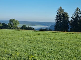 Hochebene mit Blick ins Tal
