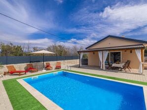 Ferienhaus Aslan mit Pool