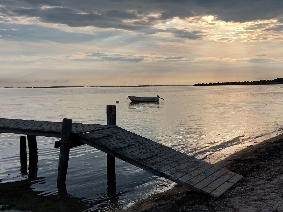 Badesteg, Boot an der eignen Boje