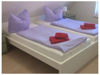 Schlafzimmer OG links