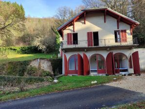 Ferienpark Schönes Chalet auf Schlossgut mit Schwimmbad - Serrières-en-Chautagne - image1