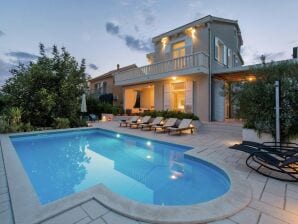 Villa in Kaštel Novi am Strand - Kastel Stafilic - image1