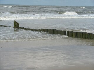 Ein Strandspaziergang am Meer