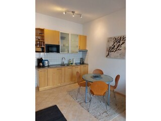 Küchenzeile mit Essplatz