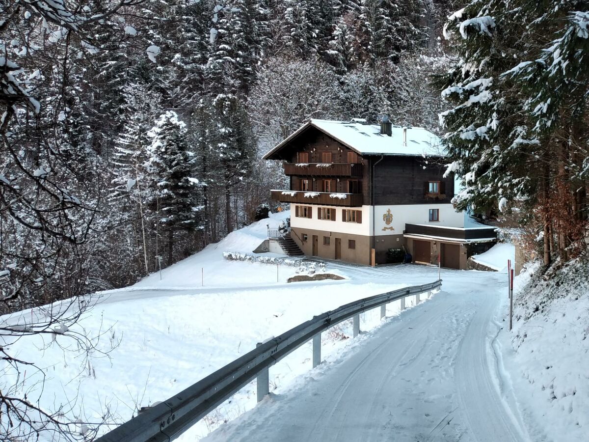 Haus im Winter 2