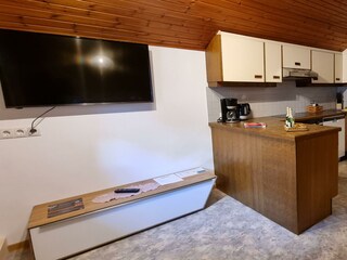 Blick auf Küche und Tv- Ecke