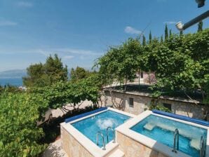 Ferienhaus Holiday Home Blossom - Four Bedroom Holiday Home with Outdoor Pool and Jacuzzi - (ST) - Supetar - image1