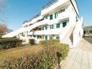 Gemütliches Apartment in Policastro Bussentino mit Pool