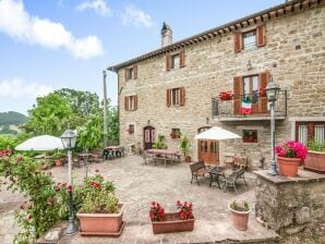 Vakantiehuisje Eenvoudig appartement in Assisi met een gedeeld zwembad - Nocera Omber - image1