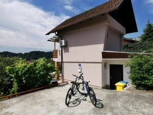 Holiday house Tranquil holiday home with bubble bath - Pišece - image1