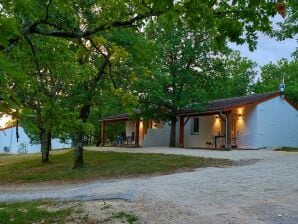 Ferienpark Bungalow mit Terrasse auf einem Hügel in Dordogne - Fumel - image1