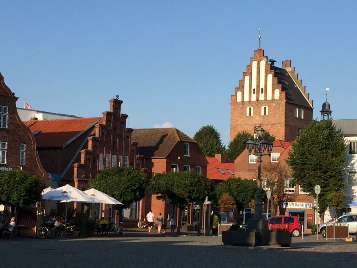 Marktplatz mit Kirche