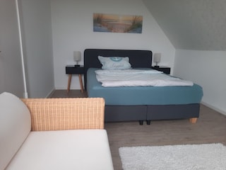 Schlafzimmer 2 (Südseite)