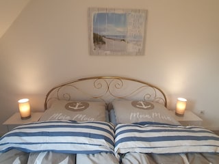 Schlafzimmer 1