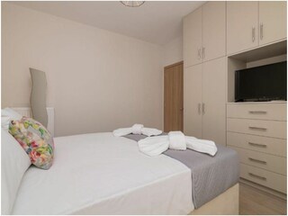 Doppelbett/ Schlafzimmer 2