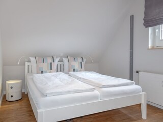 Schlafzimmer mit Doppelbett