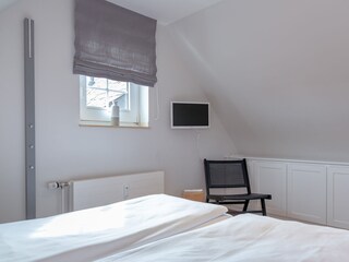 Schlafzimmer mit Fernseher