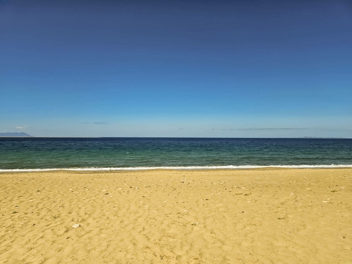 Der Strand befindet sich nur circa 100 m entfernt