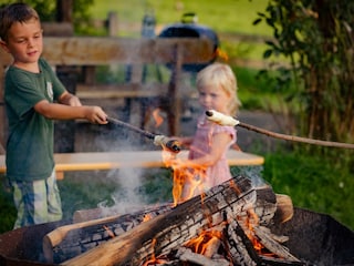Urlaubshof Kirchmaier - Stockbrot am Lagerfeuer