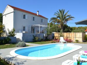 Wunderschönes Ferienhaus in Brbinj mit Swimmingpool - Brbinj - image1