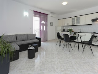Apartment Kastel Kambelovac Features 14
