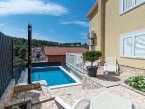 Apartment Eine dynamische Ferienwohnung mit Meerblick in Trogir - Mastrinka - image1